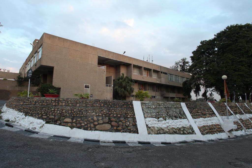Hotel Jammu Ashok Экстерьер фото